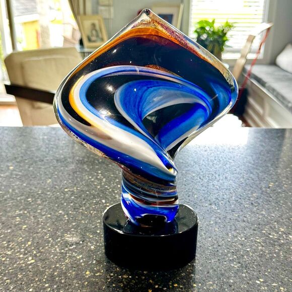 Hand Blown Glass Art Piece. - Picture 2 of 6